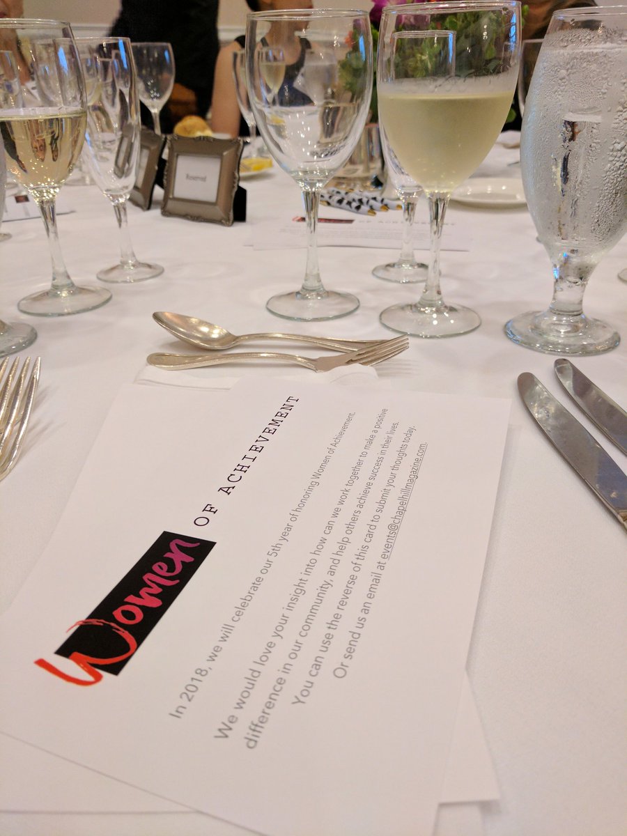 laurenfaber's tweet photo. I thought I could trick them into filling a second wine glass for me.
#WomenofAchievement #DreamBig
#SwagBag #WhoLetMeInHere @durhammag https://t.co/rDw9rcxSjD