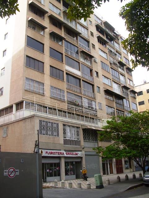inmosoracar's tweet photo. Colinas de Bello Monte Apartamento de 30 mts2.
Un solo ambiente Vista a la Av. Principal, estacionamiento, Piso 3 Telefono 04142301915 https://t.co/ogpDbX6tqg