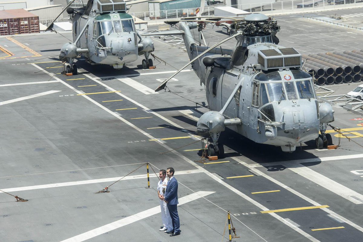 aytoalm's tweet photo. Fin de semana naval en #Almería con la presencia de destacadas unidades de la @Armada_esp , entre ellas el portaaeronaves Juan Carlos I ⚓️🇪🇸 https://t.co/dx0EAryvcj