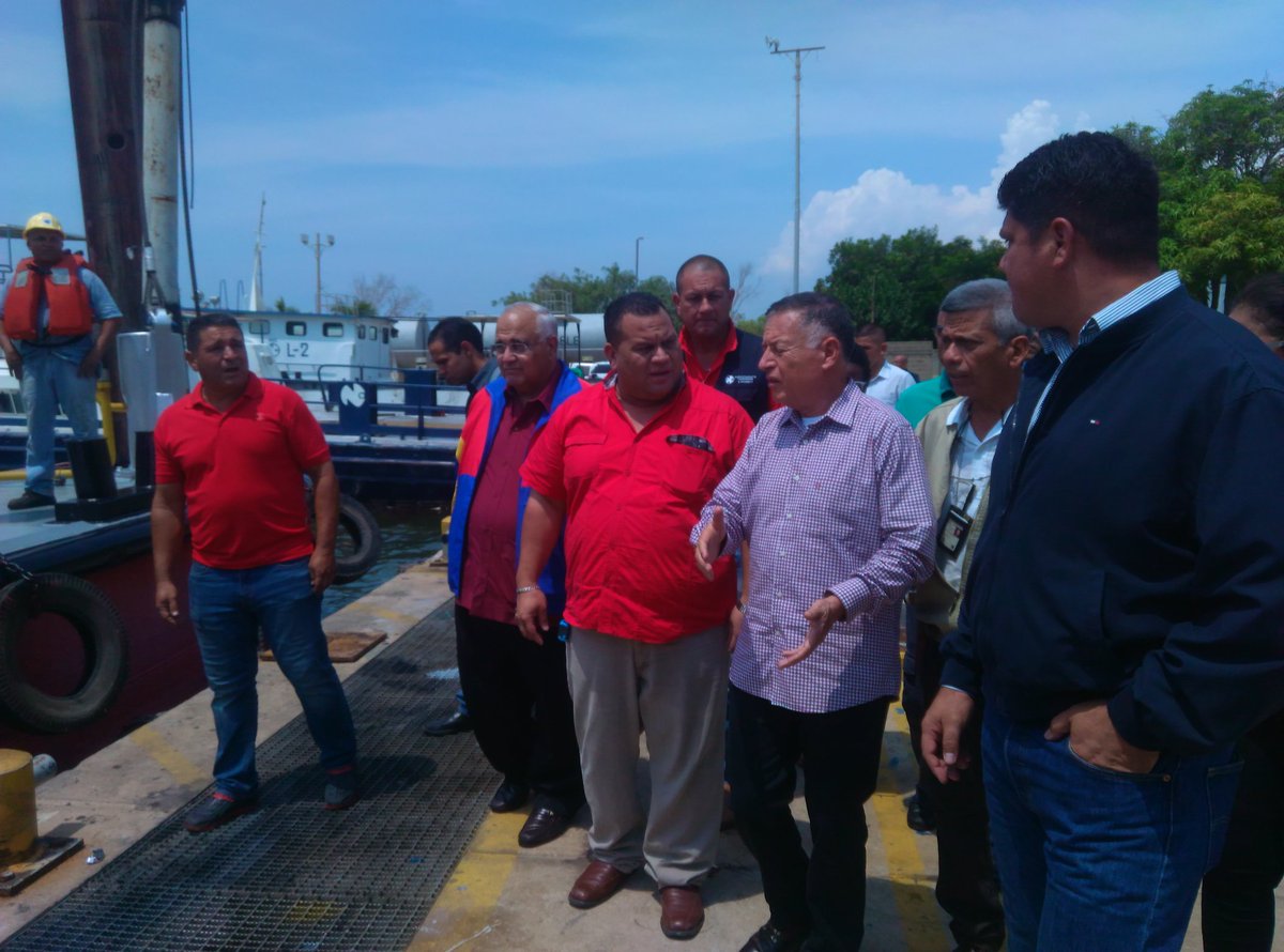 PanchoArias2012's tweet photo. Desde el instituto de canalizaciones junto a nuestros equipos de trabajo inspeccionamos el mantenimiento y recuperación de las dragas. https://t.co/6f11axll2E