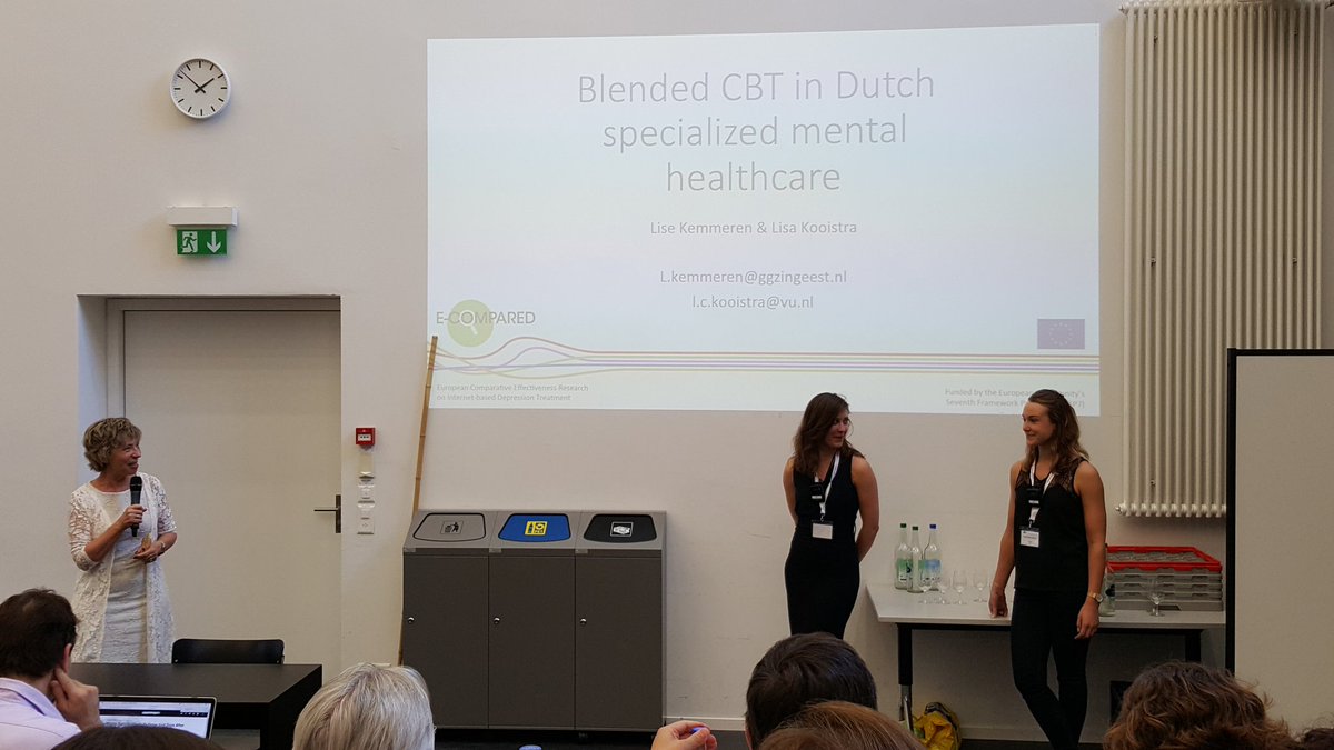 Young researchers presenting preliminary results blended depression treatment in NL.