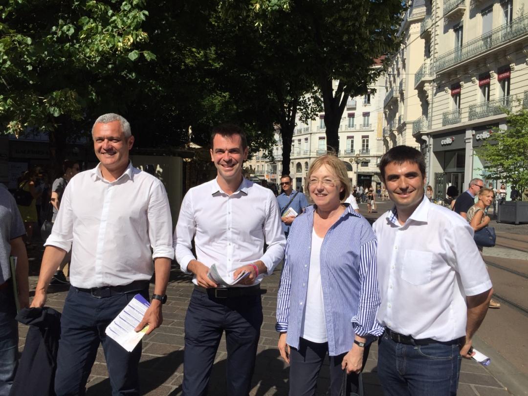 #EnMarche au centre ville de Grenoble avec les autres candidats de l'agglo.
#espritdequipe @EnsembleEMacron <a href="/lafrancemarche1/">La France ! 🇫🇷</a>