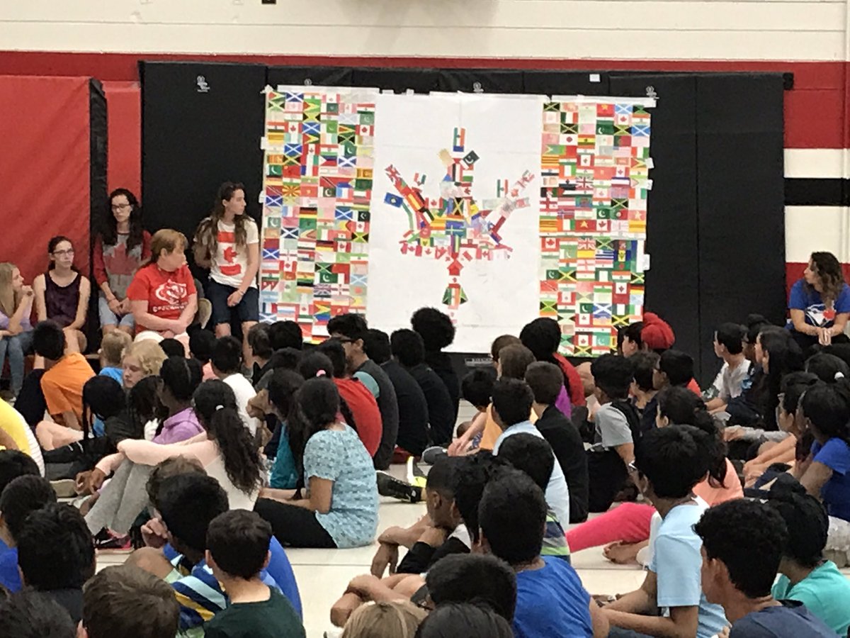 WayneLee02's tweet photo. @CentennialSrPS lions celebrate #Canada150 at #PRIDEAssembly! #RepCentennial @PeelSchools @Adrian_T_Graham @TrusteeMcDonald https://t.co/nJo5iaDnnS