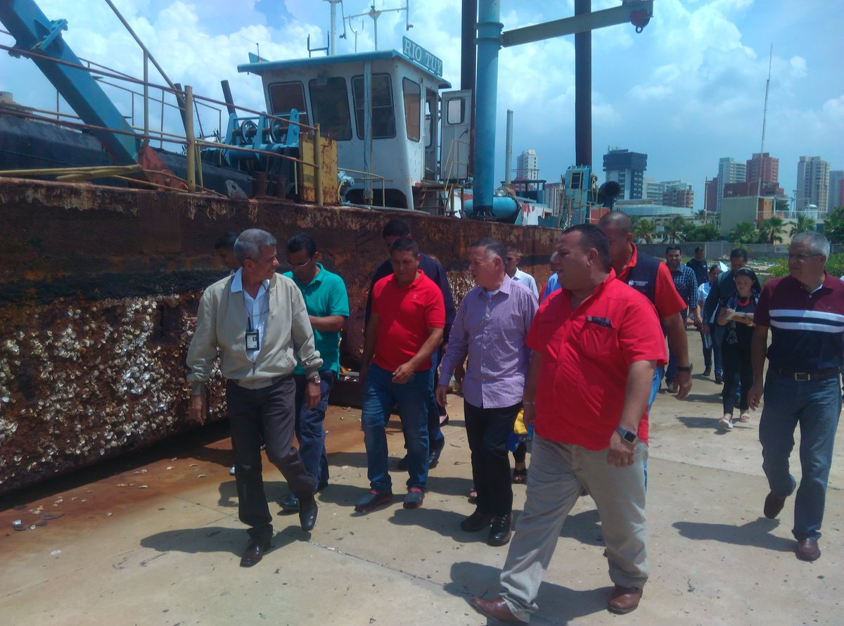 PanchoArias2012's tweet photo. Equipos que trabajaran al norte y sur del lago de Maracaibo y así beneficiar a quienes se sirven del lago para la economía y alimentación. https://t.co/dRc1jGQRxf