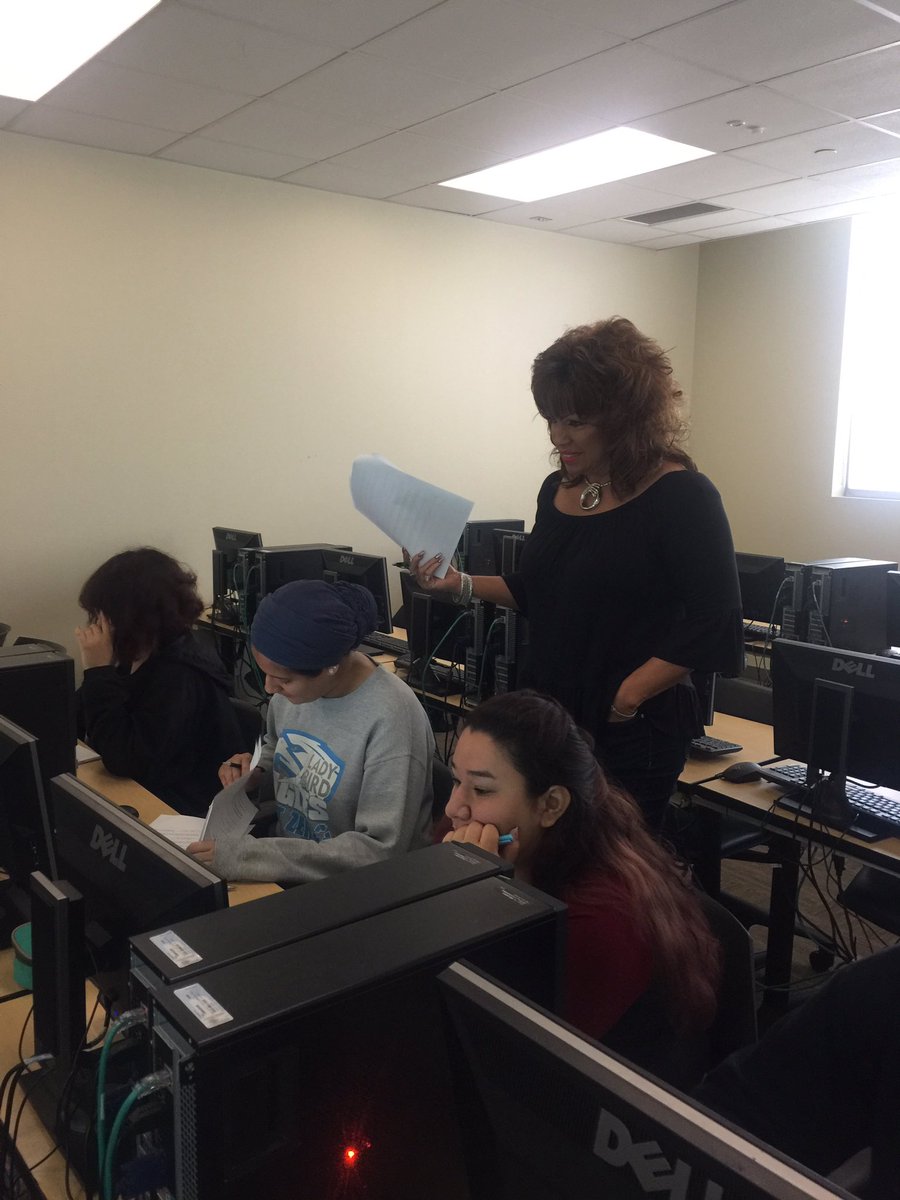 detratriount's tweet photo. Summer Bridge students working MyPlan career assessment with @NLCCareerSvcs @northlakenow #preparedstudents #nlcsummerbridge https://t.co/65dF7tLEyk