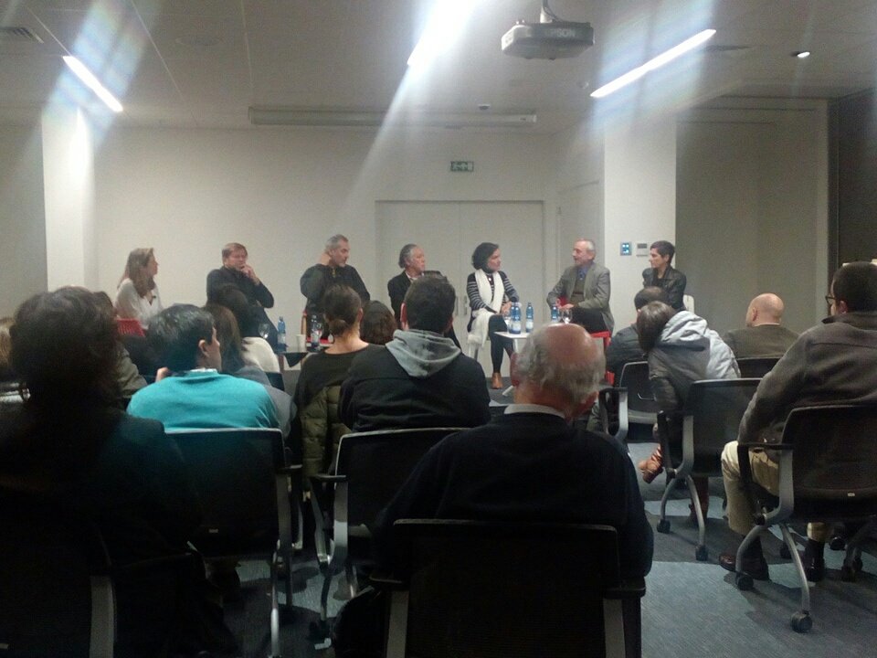 100showrooms's tweet photo. Mesa redonda en #100Showrooms. Seis expertos conversan sobre el estado de la arquitectura y su relación con la planificación urbana. https://t.co/dqeSsnYfyD