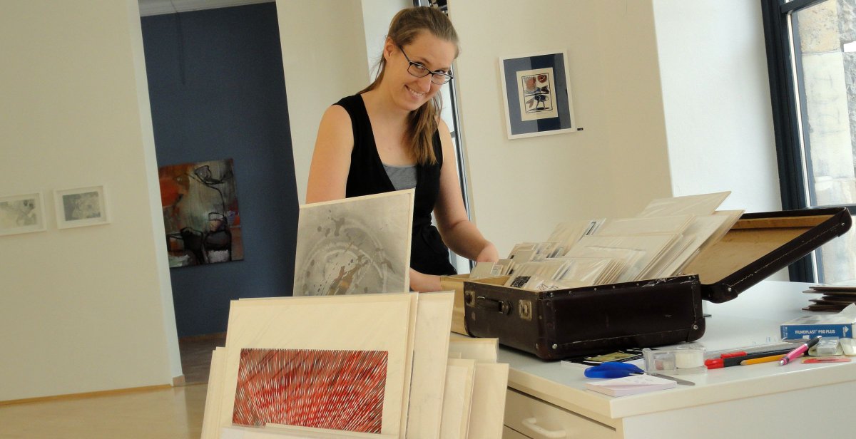 JETZT in #Dresden GrafikBAR. Bei Bier &amp; Wein #Kunst &amp; #Künstler entdecken! Galeristin Maren Marzilger freut sich auf "kunstdurstigen" Besuch