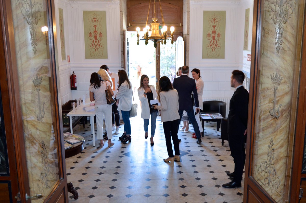 iffe_es's tweet photo. ¡¡Muchas felicidades a nuestros alumnos por la entrega de sus tesinas fin de máster!! ¡¡Estamos MUY orgullosos de vosotros!! #OrgulloIFFE 💪💪 https://t.co/S22b8CgK4b