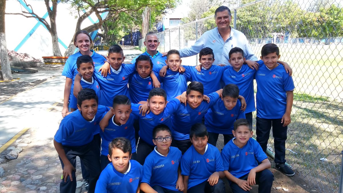 CelayaSIDEC's tweet image. #SidecEsDeporte

Entrega Ayuntamiento, a través de SIDEC, playeras de viaje a representativos celayenses rumbo a #Condeba 2017

@RamonLemusM