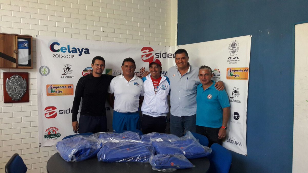 CelayaSIDEC's tweet image. #SidecEsDeporte

Entrega Ayuntamiento, a través de SIDEC, playeras de viaje a representativos celayenses rumbo a #Condeba 2017

@RamonLemusM