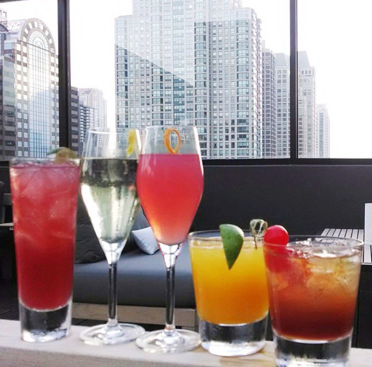 TGIF! Our Happy Hour specials are worth celebrating! bit.ly/2hoT3H7 #Chicago