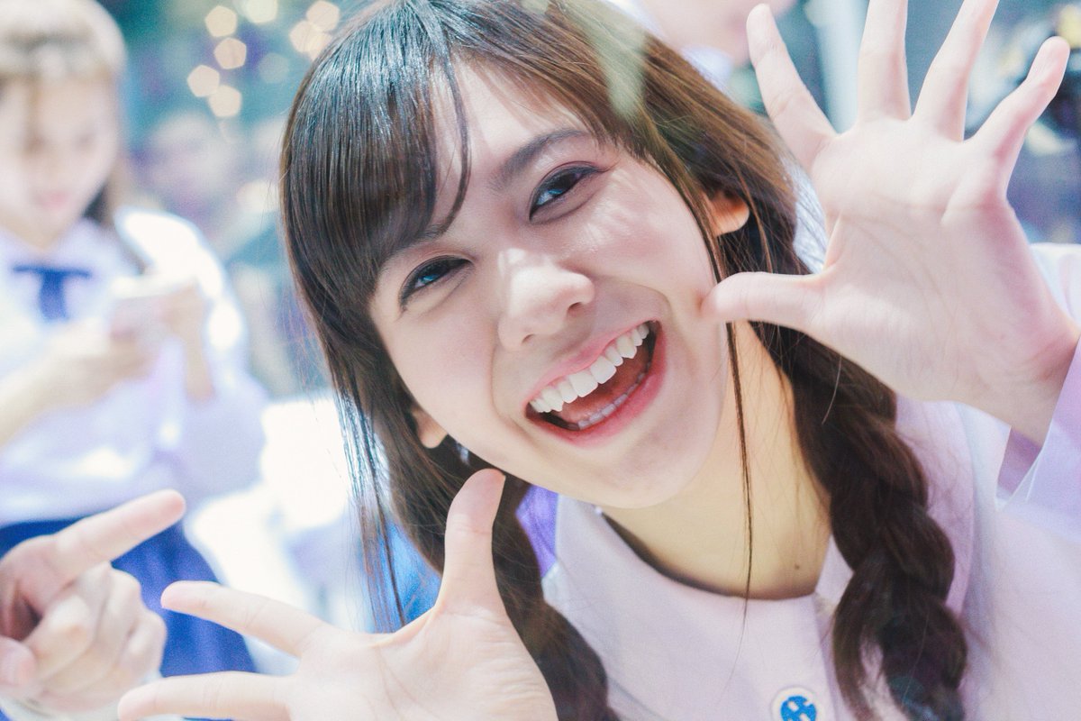 ColorlessBNK48's tweet photo. พาเนยมาแจกความสดใสครับ @ตู้ปลา 20170614 #NoeyBNK48 #BNK48 https://t.co/sxK0M3r33u