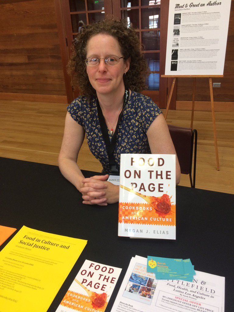 MeganJElias's tweet photo. Meet &amp; greet me- tell me your favorite cookbook #OxyFood17 https://t.co/CKWGar8Gfp