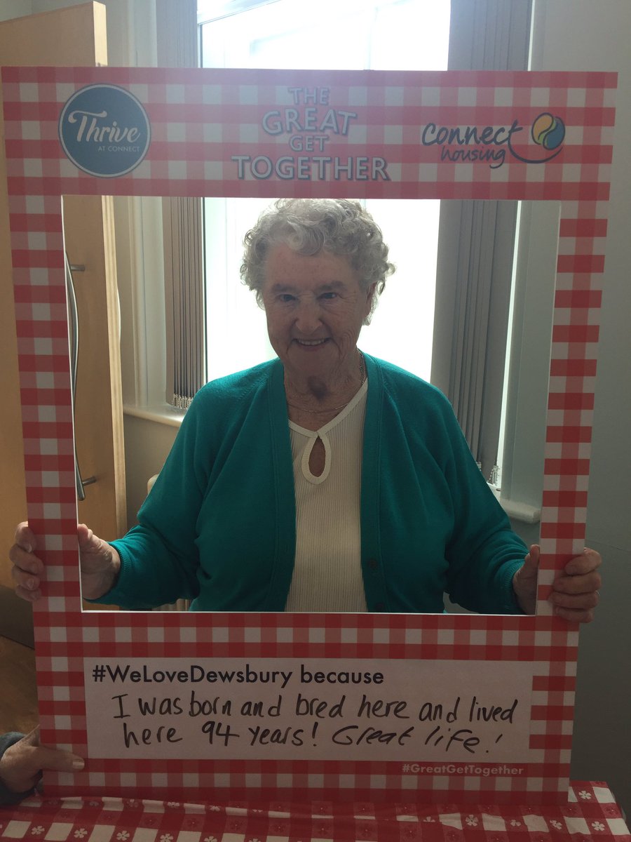 MayBeHannahL's tweet photo. Fab #GreatGetTogether. Hilda has spent 94 yrs in Dewsbury, little Zoya is in her first year. We all have #MoreInCommon #WeLoveDewsbury https://t.co/uX0bX9yQpD