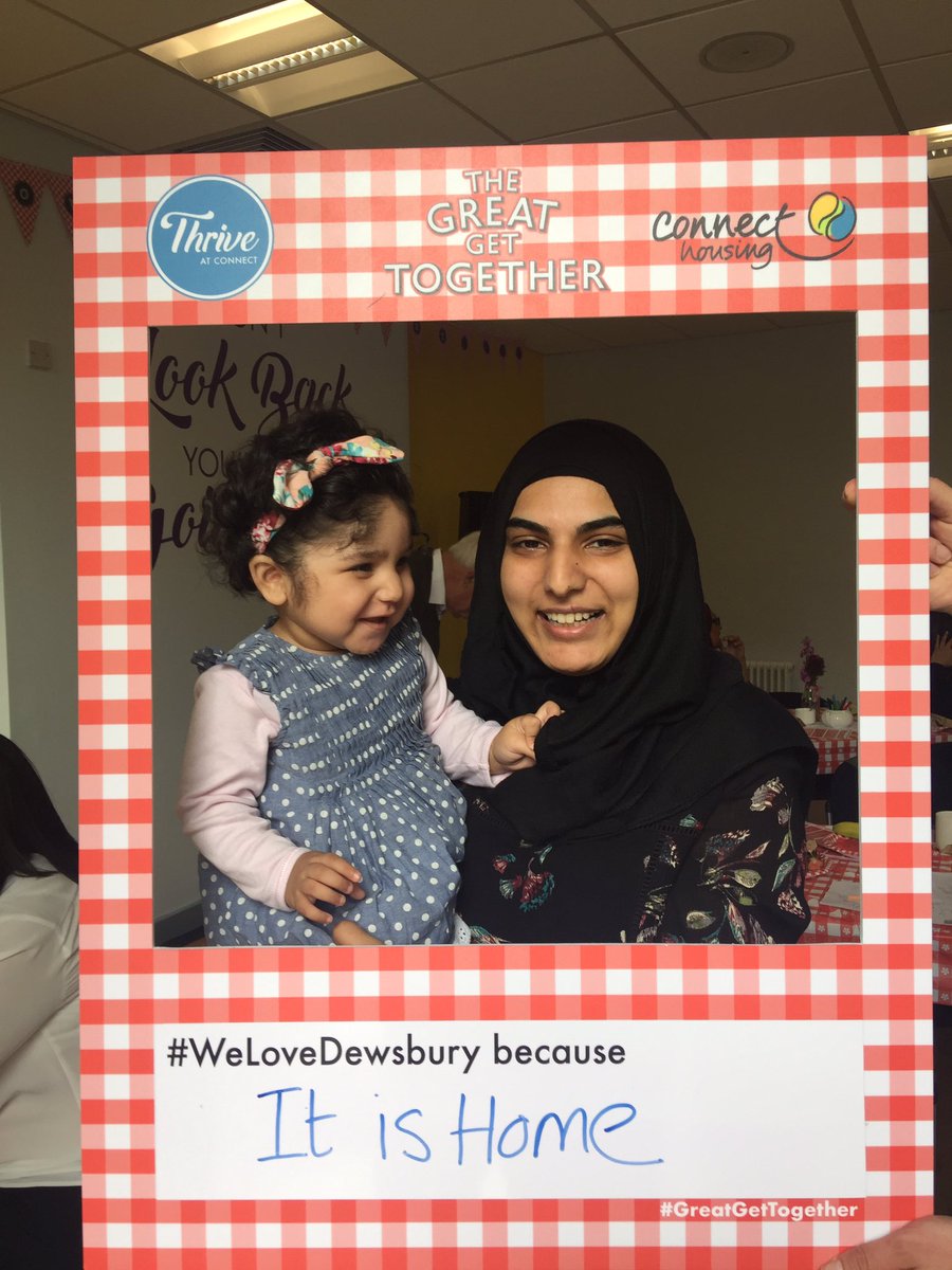 MayBeHannahL's tweet photo. Fab #GreatGetTogether. Hilda has spent 94 yrs in Dewsbury, little Zoya is in her first year. We all have #MoreInCommon #WeLoveDewsbury https://t.co/uX0bX9yQpD