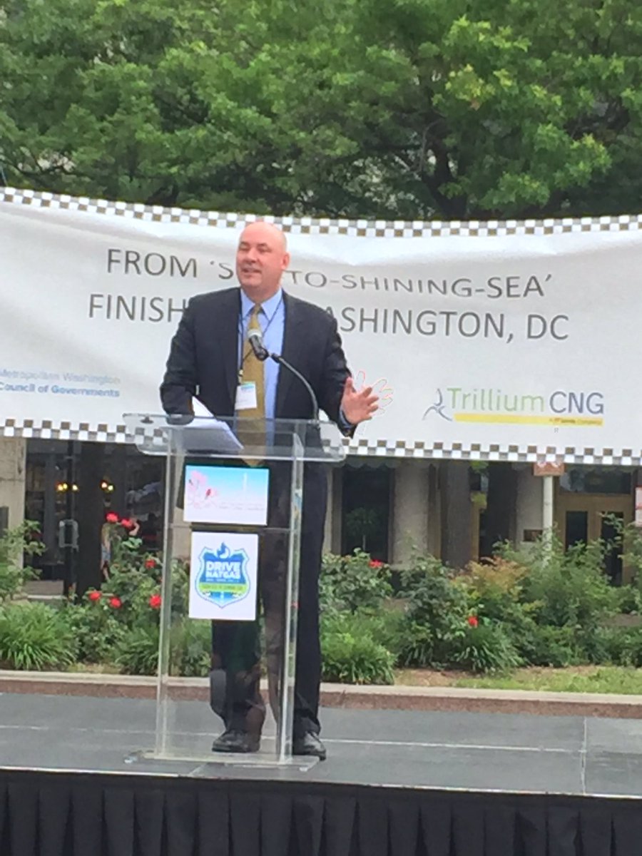 TransportProj's tweet photo. @APGA's Dave Schryver thanks today's attendees as he closes out the #NGVRoadRally ceremony. https://t.co/Lo4dkqR1m1