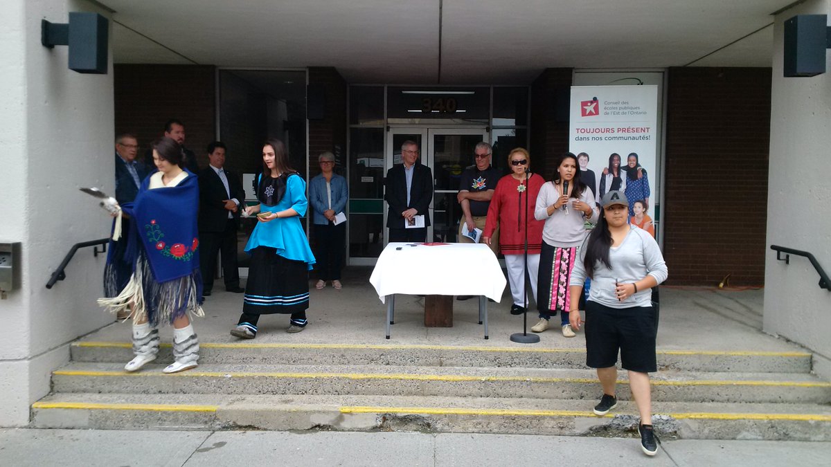 Now doing a smudging, which is supposed to cleanse the soul. https://t.co/Z3CYaIibgM