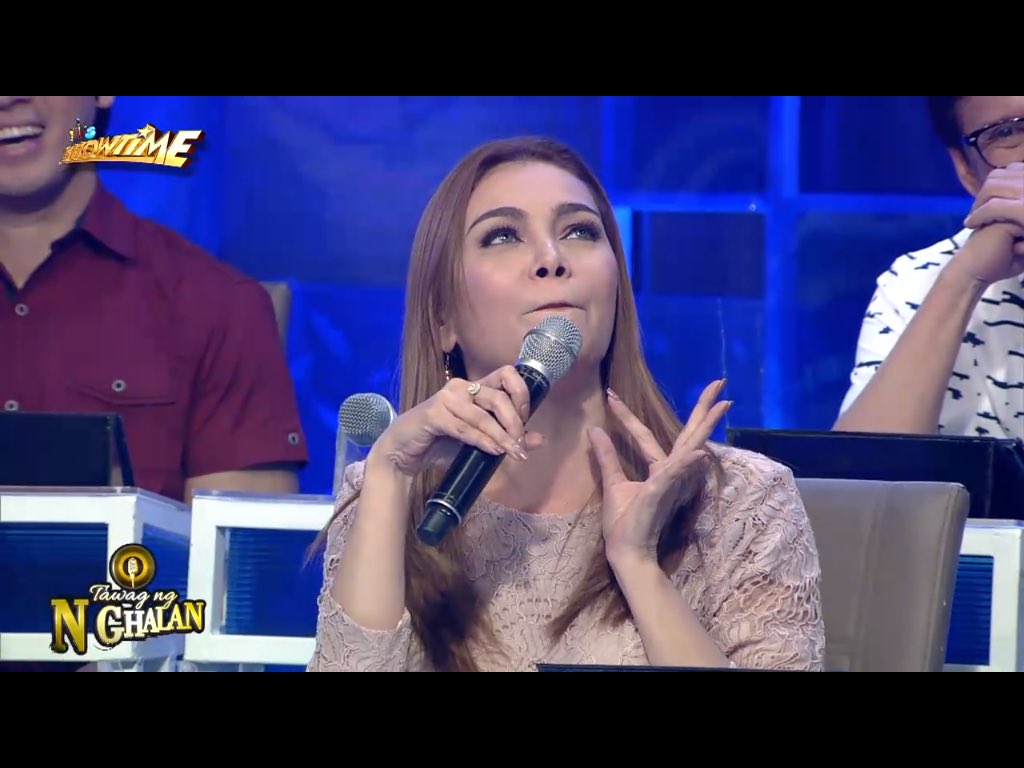 matineesteven's tweet photo. Ang napaKagandang #FavoriteHurado ko at KaKatuwa sa #TawagngTanghalan @kbrosas WapaK na Wapak ehh😘 #ShowtimeYesYesHunYO #TeamReplay https://t.co/WECX9xK7br