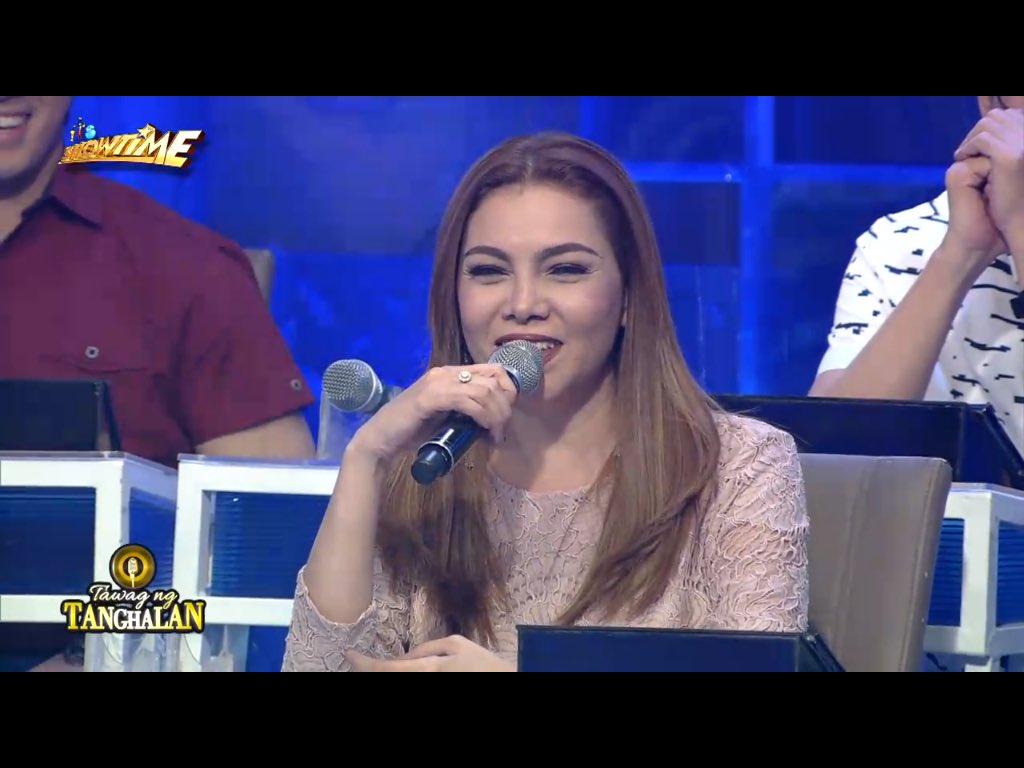 matineesteven's tweet photo. Ang napaKagandang #FavoriteHurado ko at KaKatuwa sa #TawagngTanghalan @kbrosas WapaK na Wapak ehh😘 #ShowtimeYesYesHunYO #TeamReplay https://t.co/WECX9xK7br