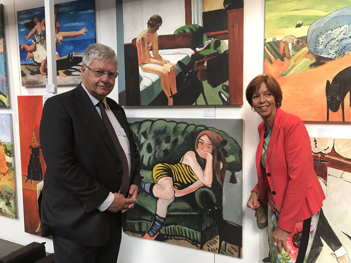 ellklaus's tweet photo. Nu @ARTzaanstad geopend! @Zaanstreek #backfire en de act #biechttafel #rikko met burgemeester @RuudVreeman @GemZaanstad over #vergeving https://t.co/TKknEnrLIp