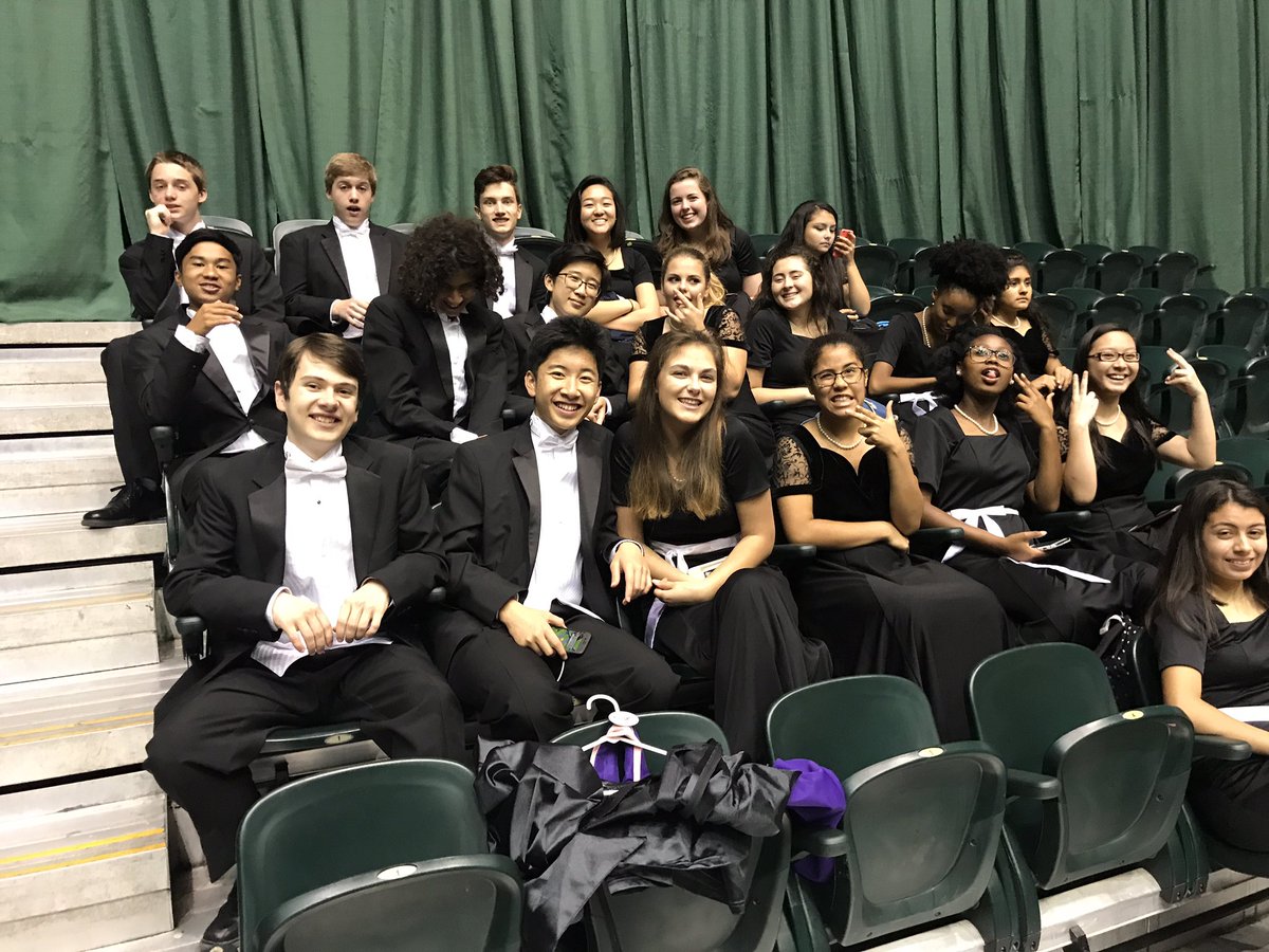 edisonchorus's tweet photo. SO READY FOR GRADUATION!! #ehschorus https://t.co/6qWLMYKbni
