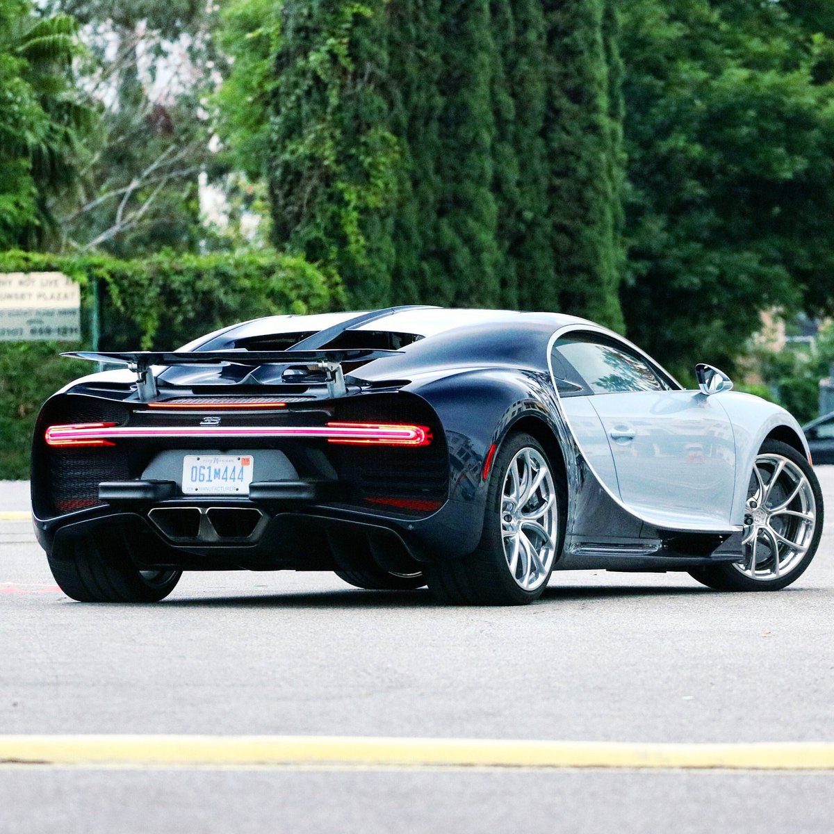 carscuIture's tweet photo. Bugatti Chiron 🔥 https://t.co/2qSPPN2ScB