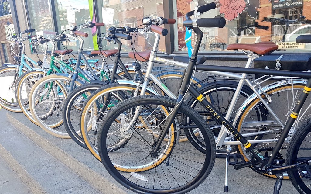 BikeBikeYYC's tweet photo. Too many city bikes to choose from. #yycbike #breezer #purecity https://t.co/WBfa705QoC