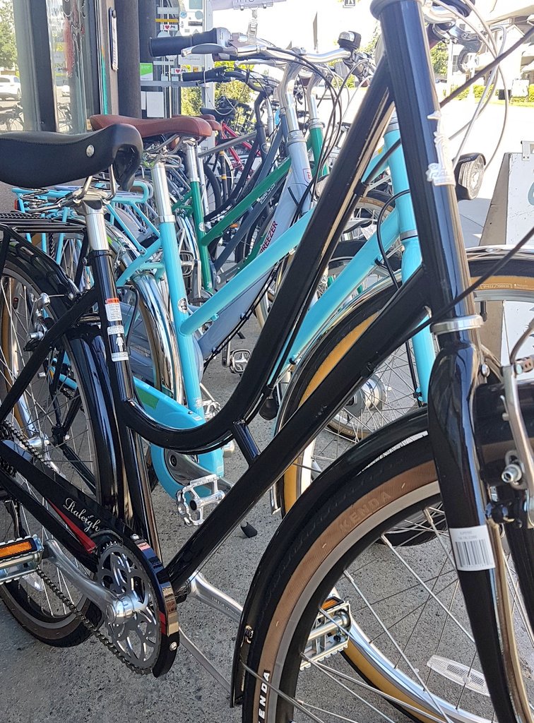 BikeBikeYYC's tweet photo. Too many city bikes to choose from. #yycbike #breezer #purecity https://t.co/WBfa705QoC