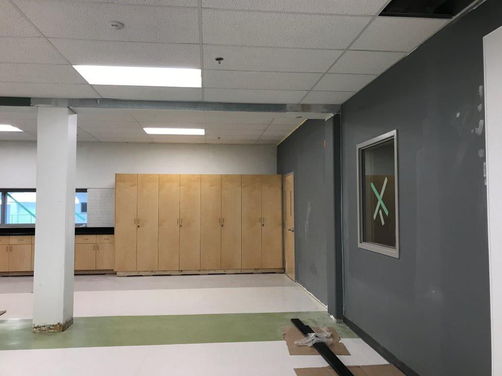 MedHatHigh's tweet photo. WOW!! Look at our new Science Lab, almost finished!! #MHHSModernization #GrahamConstruction https://t.co/Z3UT24Yk9w