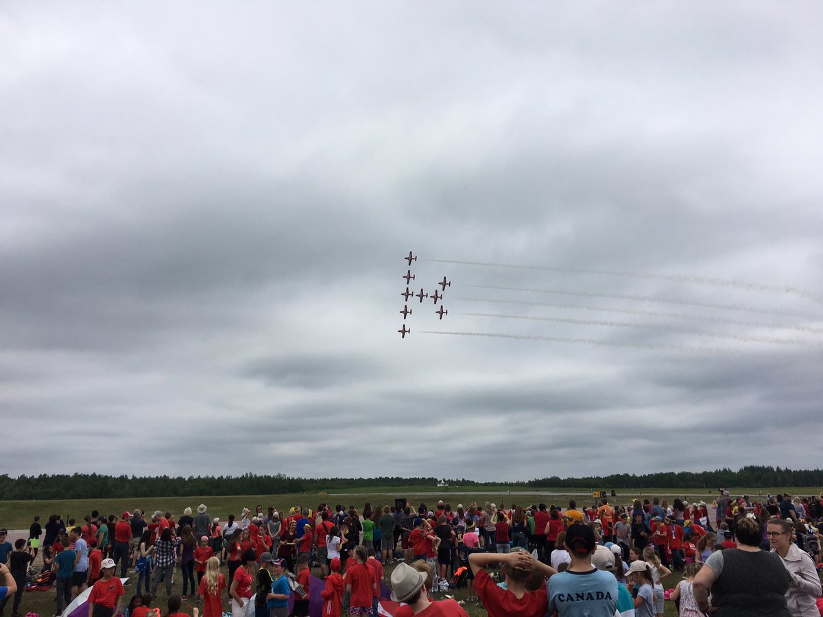 FirebirdNews's tweet photo. Firebirds celebrate Armed Forces Day! #snowbirds #NearNorthUnited #wjfricker https://t.co/mvV6VvJoGJ
