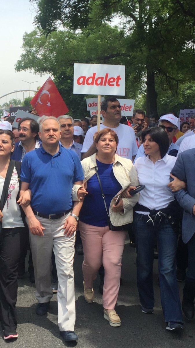2 milyon liralık cep telefonu faturalarını hiç utanmadan Millete ödetip sonra da ADALET diye yürüyen yüzsüzlüğün adıdır CHP! @Avturkmen #CHP