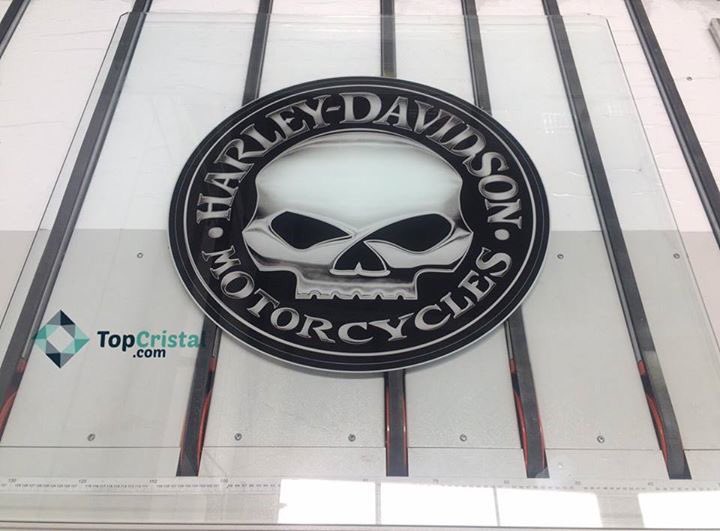 topcristal's tweet photo. Vivan las harleys y sus gentes!!! Si quieres personalizar tu mesa envíanos tu diseño y nosotros nos encargamos de ponerlo en el cristal. https://t.co/ljf4kZSkoK