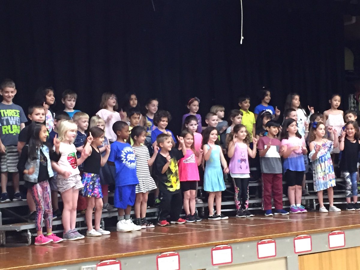 burnet_hill's tweet photo. Our End of Year Kindergarten show https://t.co/twkTJijrwS