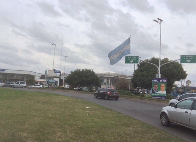 VivianaHeiling's tweet photo. Hoy Redoblamos la Apuesta!#QuieroEcheverria.Copamos los accesos hacia Capital Federal -(Rotonda Firestone) https://t.co/T79yUJLlXp