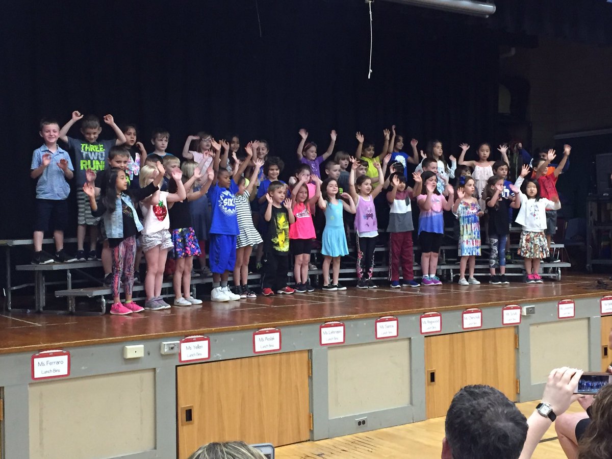 burnet_hill's tweet photo. Our End of Year Kindergrten show! https://t.co/CUqfZMB6Ff