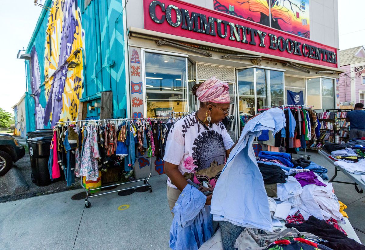 StayLocal's tweet photo. Help #CommunityBookCenter, #blackownedbusiness &amp; community anchor institution sustain itself! #buyblack #shopBOB https://t.co/cQOpzPwC2n https://t.co/sKsotlGW5G