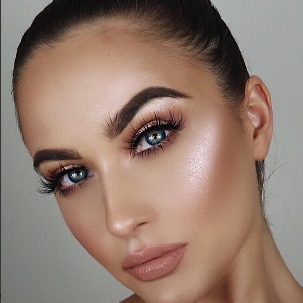SUNDAY-FUN DAY ✨
Los domingos son para lucir fresca y natural así como  IG <a href="/abbeystojmua/">Abbey Stojanovic</a> lo hizo en este look ~ 
#INLOVE