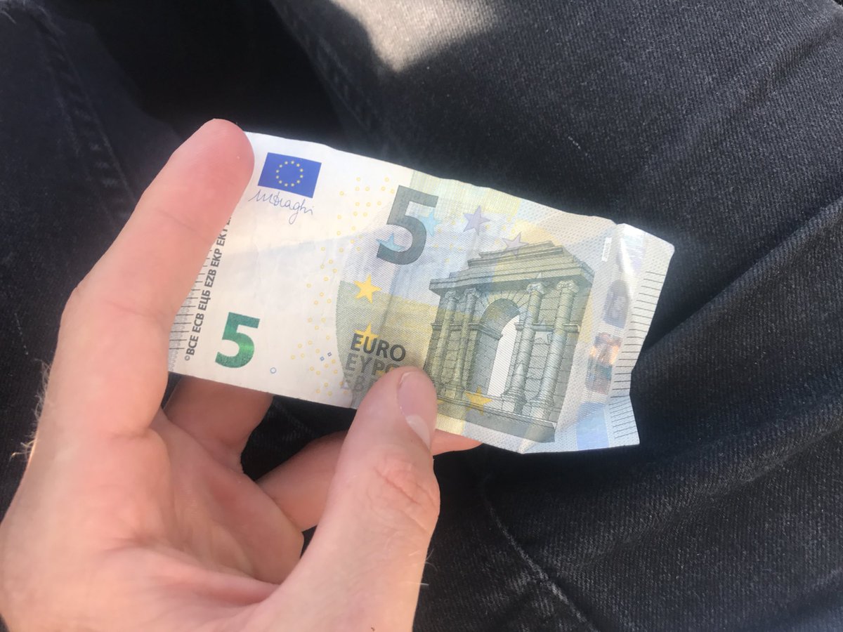 debroervanroos's tweet photo. kill gooi deze vouchers niet weg als je ze vindt je krijgt overal 5eu korting met dit zieke lifehack https://t.co/aGguIiHA7J
