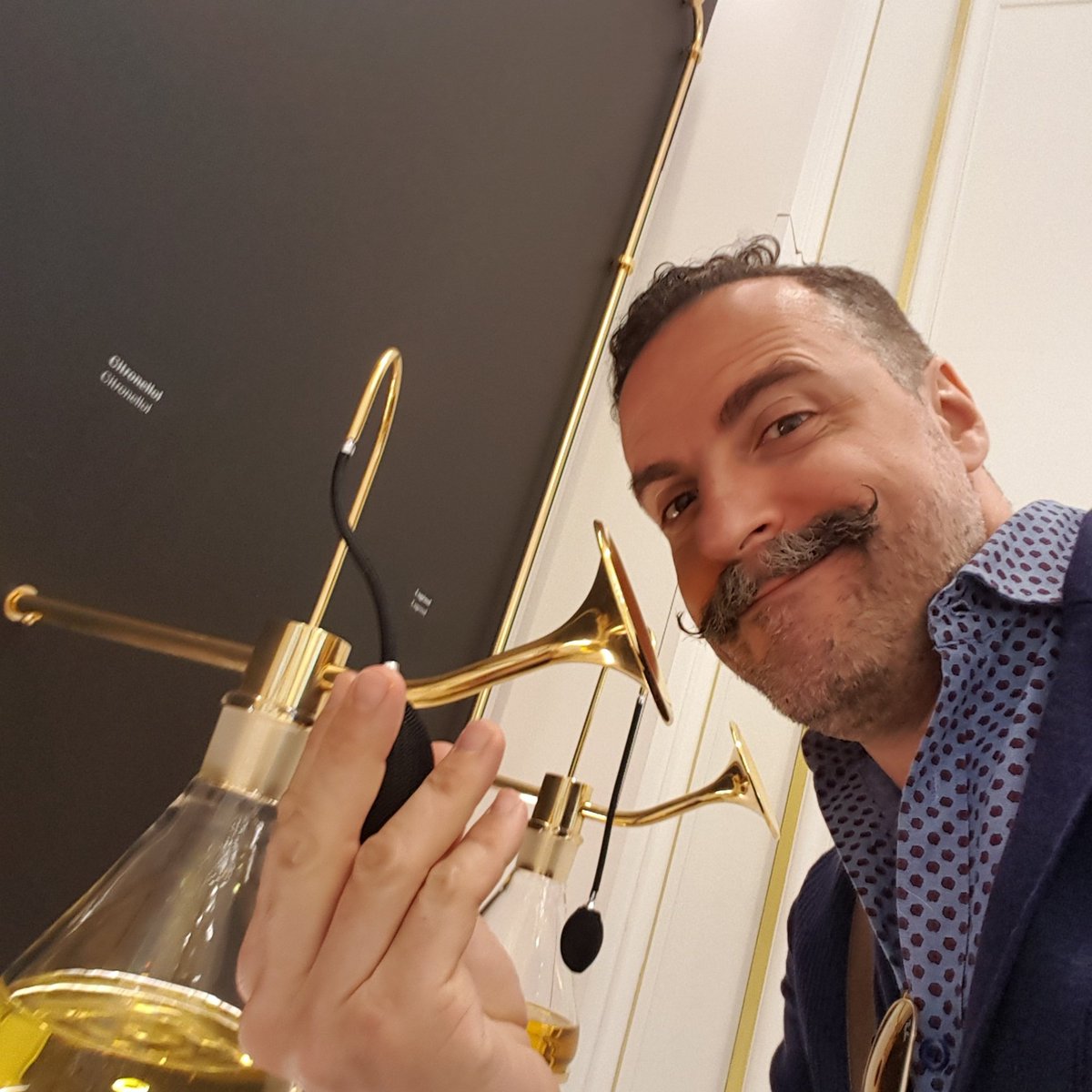 AntonioAless's tweet photo. #NewProfilePic #GrandMuseeduParfum #Paris https://t.co/7qOR1yhjYE