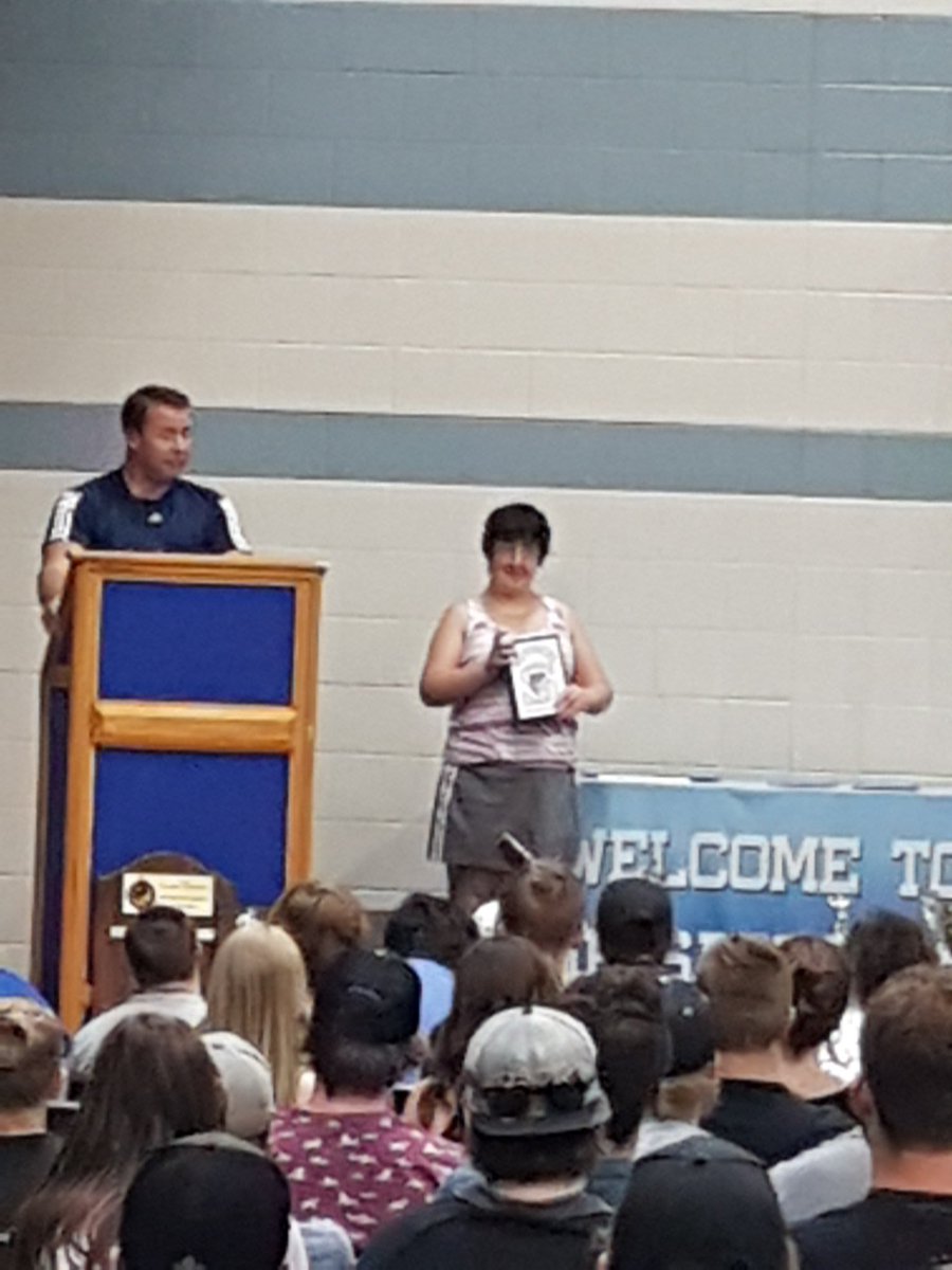 SimcoeSabres's tweet photo. #SimcoeSabres celebrate athletic achievement for 2016-17. Wtg Sabres! 🏅🏆⚽⚾🏐🏈🎾🏒🏸⛳ https://t.co/u94r30xSUX
