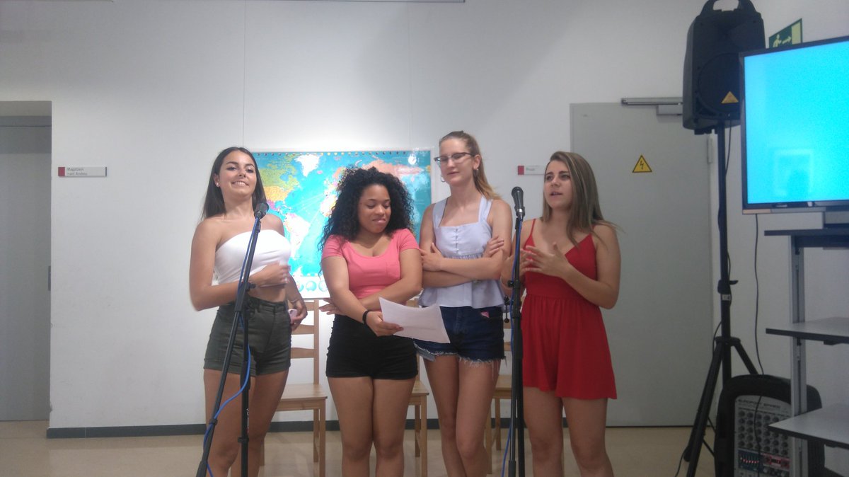 3du4lvarez's tweet photo. Fantàstica Expo Itineràncies Visibles! Reflexions de migració i refugi i fotografies de les alumnes de 4ESO @FEDACSantAndreu @elParlanteBCN https://t.co/ODJ7fTf9vS
