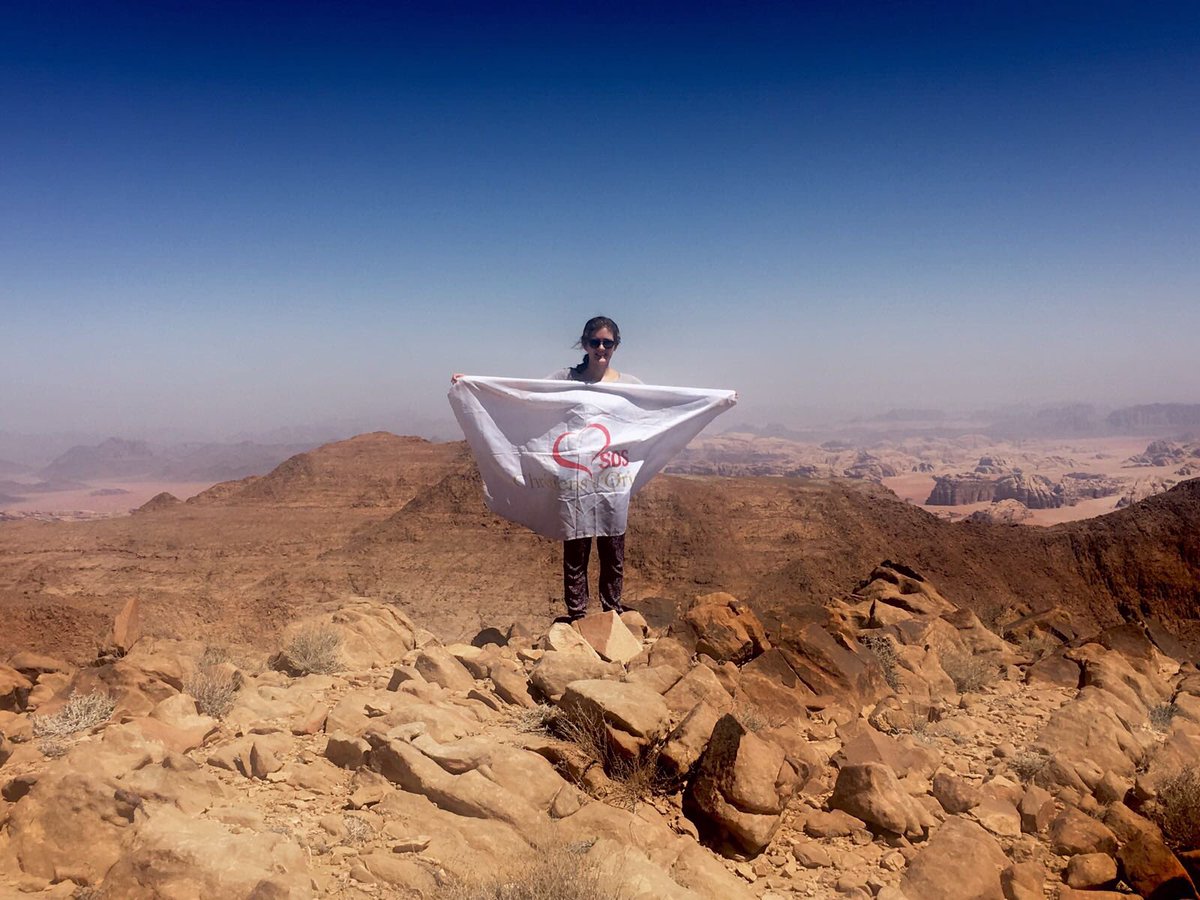 SOSCdOrient's tweet image. #Jordanie Des volontaires ont eu la chance de faire un camp scout avec des enfants dans le Wadi Rum, un désert très connu !