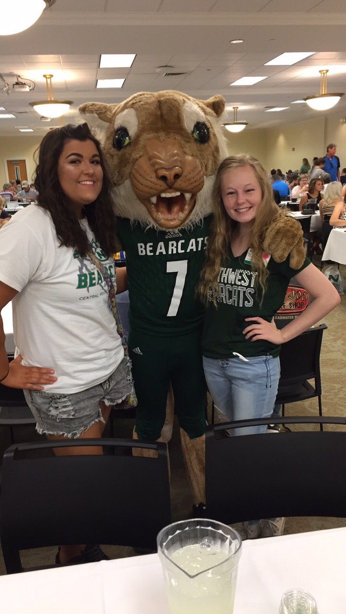 nicalbertson's tweet photo. We 💚 NW and @BobbytheBearcat https://t.co/heVtFxozar