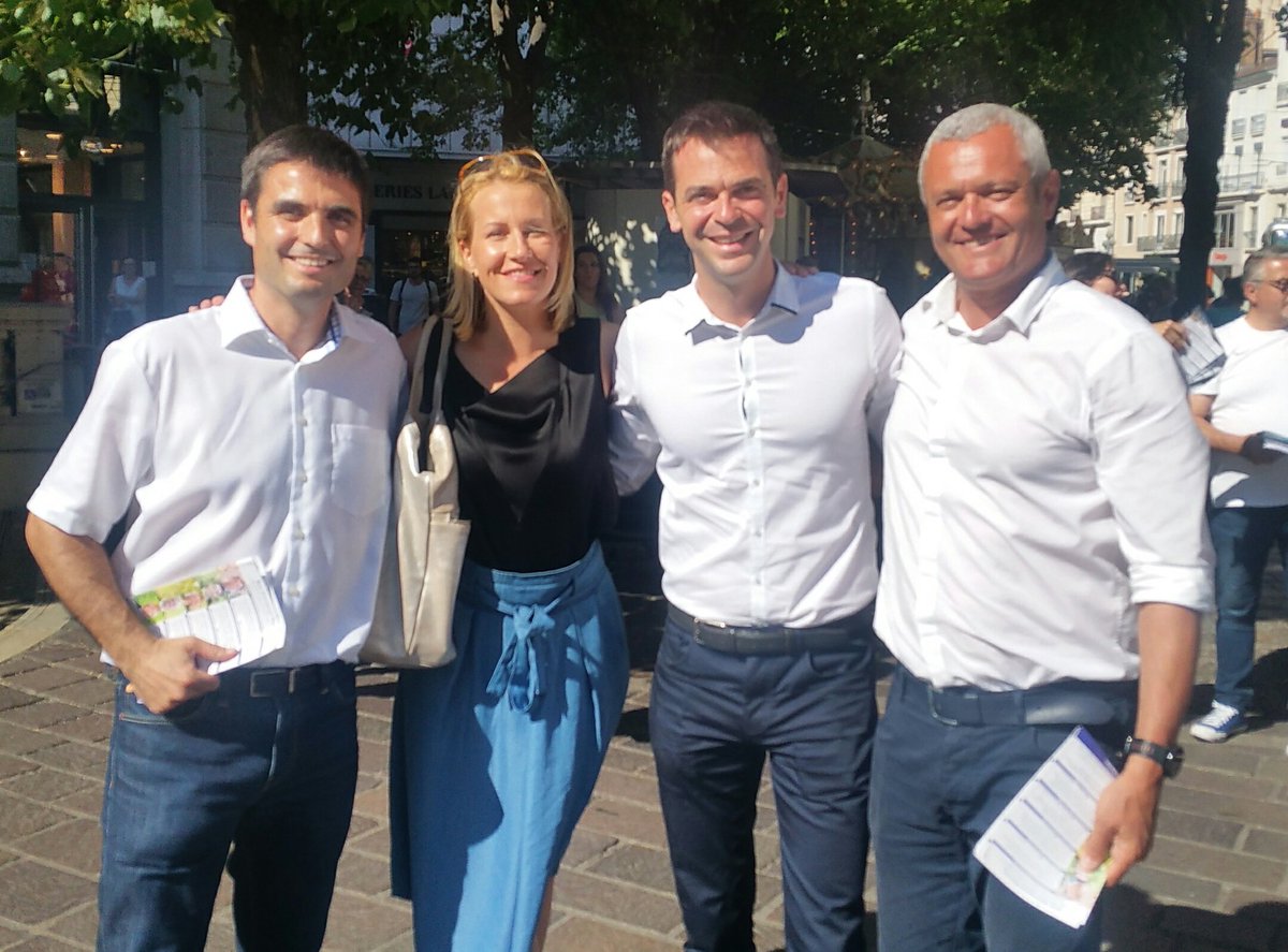 EmilieCChalas's tweet photo. Dernière ligne droite, retrouvailles des 5 équipes #LREM au centre ville de #Grenoble à la rencontre des habitants de l'agglo https://t.co/TYTp3528IO