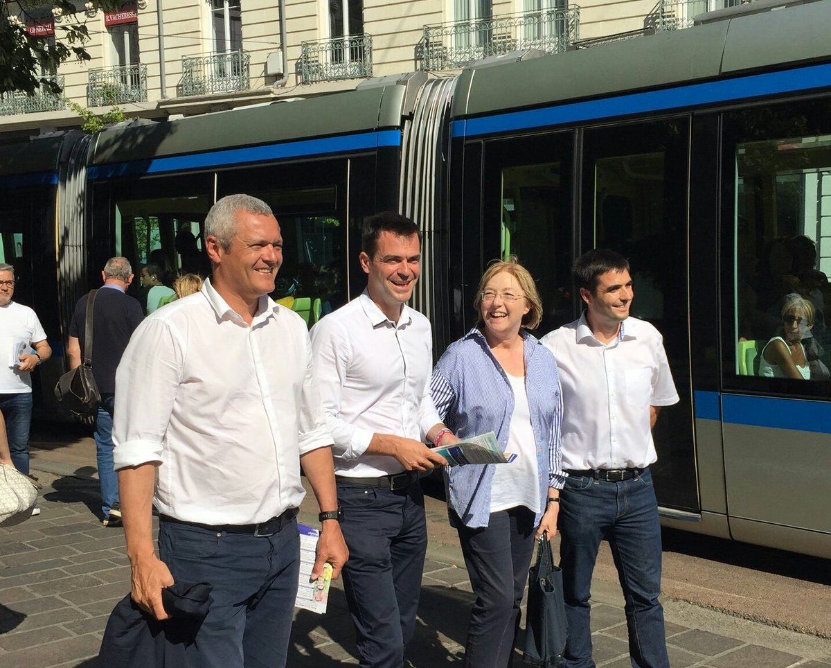 Dernière ligne droite, retrouvailles des 5 équipes #LREM au centre ville de #Grenoble à la rencontre des habitants de l'agglo