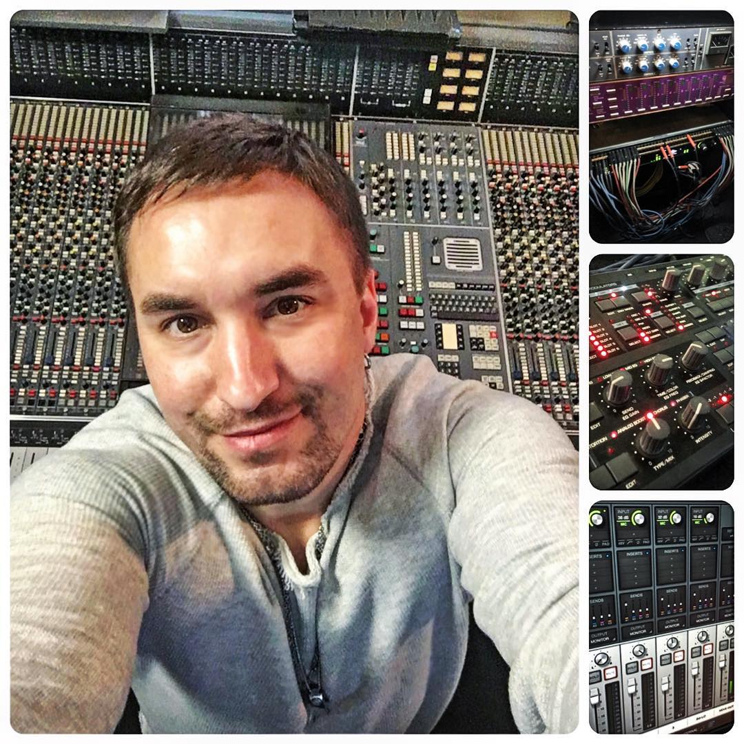 timivanov's tweet photo. Плотно завис на студии... Кто не может неделю дозвониться – сорри, просто не слышу)) #studiotime #TimIvanovProduction 🎛🎚🎙🔊🎶🎵👾 https://t.co/tJGvKANuqN