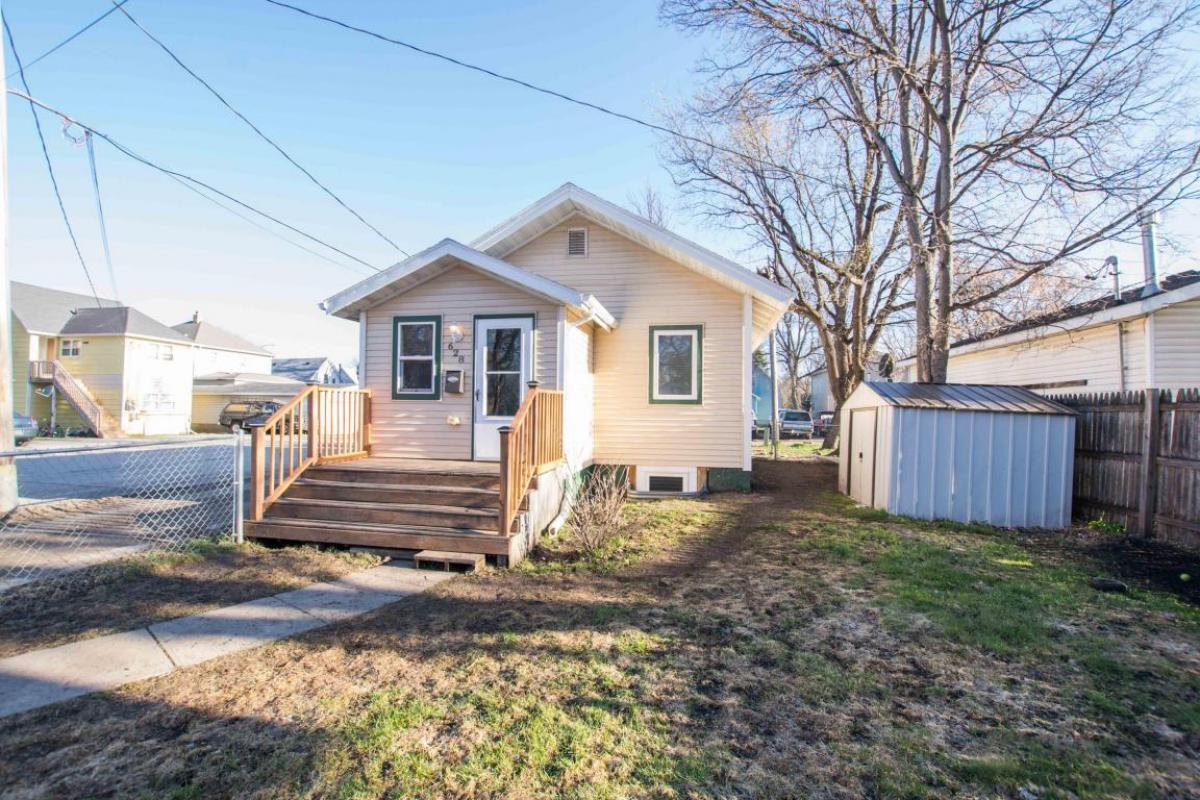 LisaSpicer162's tweet photo. See a virtual tour of my listing on 628 S 5TH... https://t.co/1hSZHaEV3u Century 21 Red River Realty https://t.co/mNrKqiIzbJ https://t.co/4F8ziwS1n1
