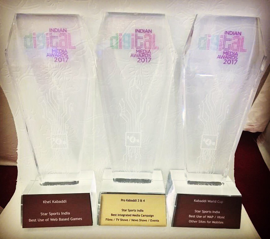 sujayray's tweet photo. A #KickAss Team, That Created #SmartAss Ideas, To Deliver #BigAss Campaigns! Congrats Team Star and SI! 🤘#DigitalAwards #IDMA2017 #e4mIDMA https://t.co/euaCivJLJo