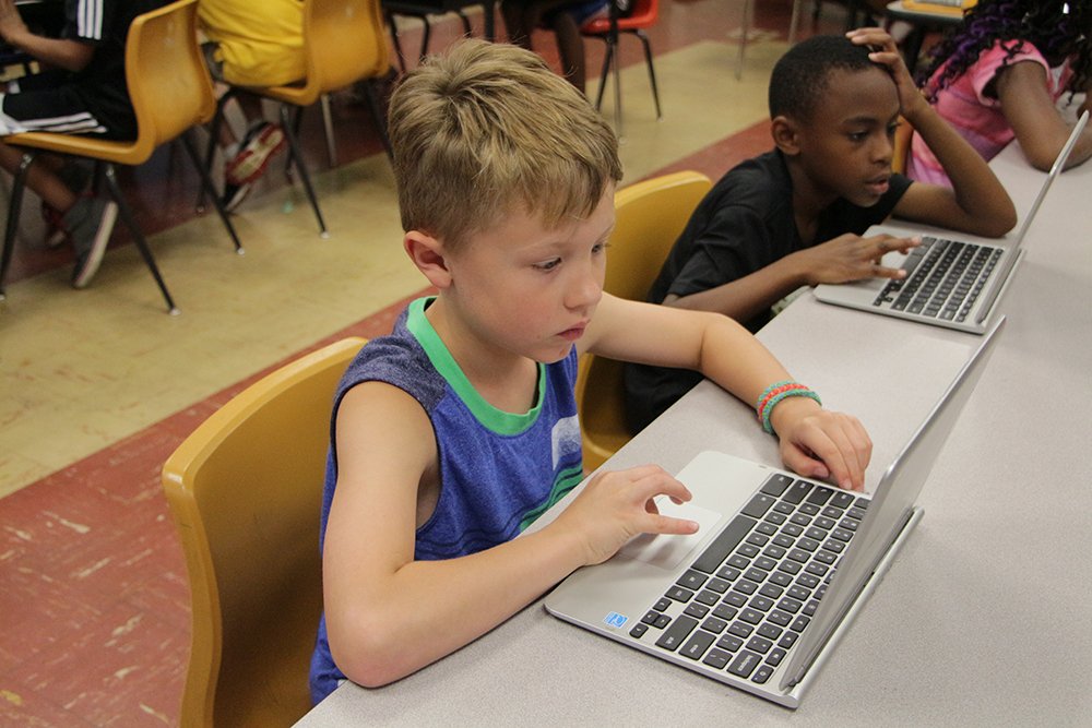 RaytownSchools's tweet photo. 4th graders from Southwood and Blue Ridge complete challenges using code in Computer Programming class
#SmartStart17 https://t.co/BJSCi06S9f