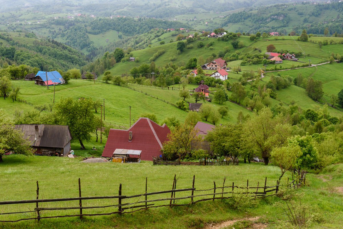 thdk90's tweet image. #hike from Dracula #castle through Piatra Craiului to Magura in #Transylvania thdk.be/travel/journal… #Romania #trlt #landscape  #mountains